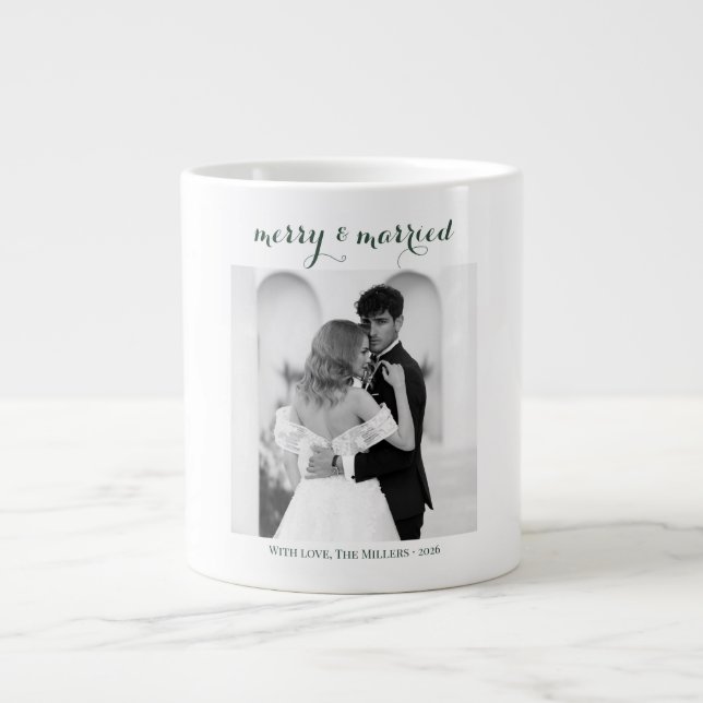 Merry & Married - Personalized Newlywed Christmas  Jumbo-Tasse (Vorderseite)