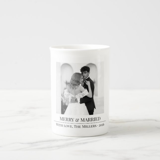 Merry & Married - Personalized Newlywed Christmas  Prozellantasse (Vorderseite)