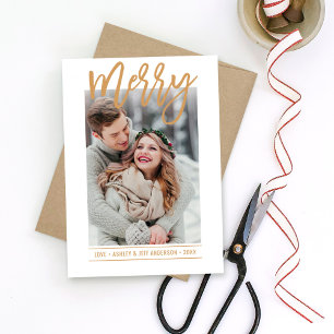 Merry Modern Cognac Tan Script Newlywed Foto Feiertagskarte