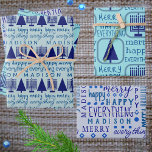 Merry Navy Intergléry Alles Hinzufügen Kinder Name Geschenkpapier Set<br><div class="desc">Fügen Sie dieses MERRY HAPPY ALLES personalisierte Geschenkverpackungs-Blatt Sortiment mit dem Namen Ihres Kindes und ein typografisches Design-Thema von dunkelblauen gemischten Schriftart und marineblauen Menorahs und Weihnachtsbäume zu Ihrem einer von einer Art personalisierten Hanukkah, Weihnachten oder interreligiösen Chrismukkah Feier. Wrapping Paper Sheet One ist ein pastellblaues Set mit dunkelblauem Typografie-Text...</div>