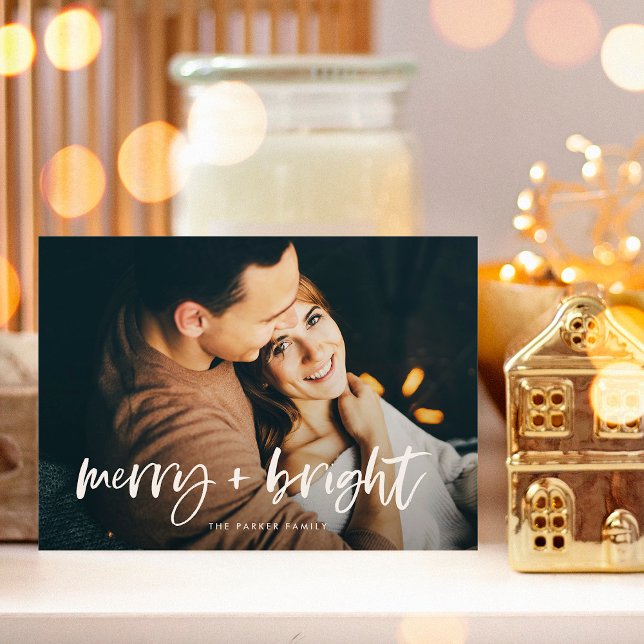 Merry und Bright | Moderne Weihnachten in zwei Fot (A modern and elegant holiday card with two family photos and casual white typography)