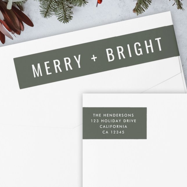 Merry und Bright | Stilvolle dunkelgrüne Weihnacht (Modern forest green “Merry + Bright” wrap label by Guava for festive mail)