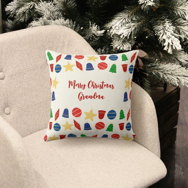 Merry Vintag Holiday Ornaments Kissen (Cute retro Christmas pillow with vintage red, blue, gold and green Christmas ornaments)