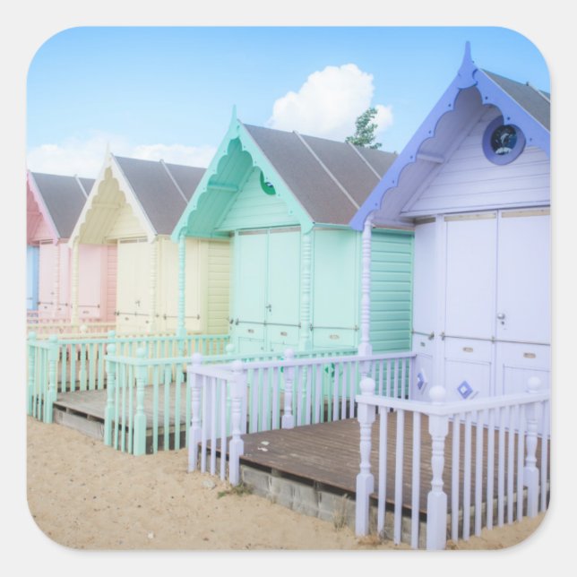 Mersea Island Beach Huts Quadratischer Aufkleber (Vorderseite)