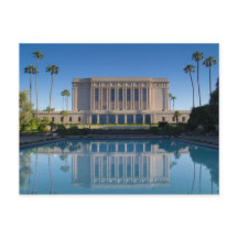 Mesa Tempel reflektiert in einem blauen Pool