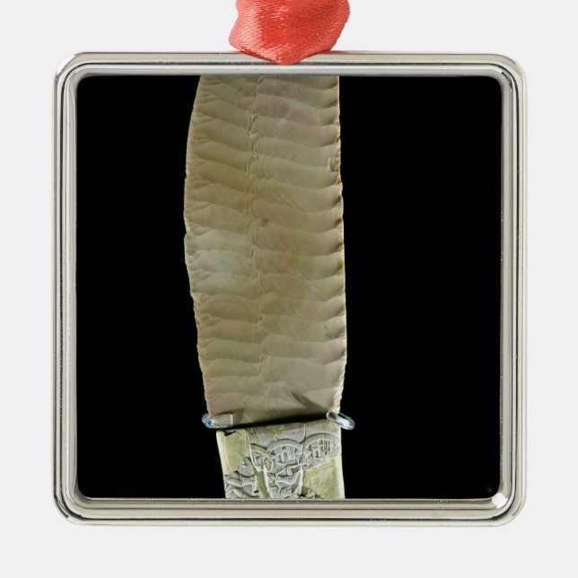 Messer geschnitzt mit Kampfszenen Ornament Aus Metall (Vorne)