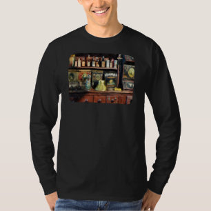 Messingtrichter und Gewürze T-Shirt