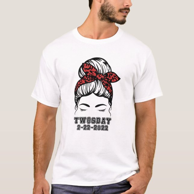 Messy Bun 2/22/2022 Schullehrer Februar T-Shirt (Vorderseite)