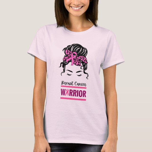 Messy Bun Pink Warrior Brustkrebs Bewusstsein T-Shirt (Vorderseite)