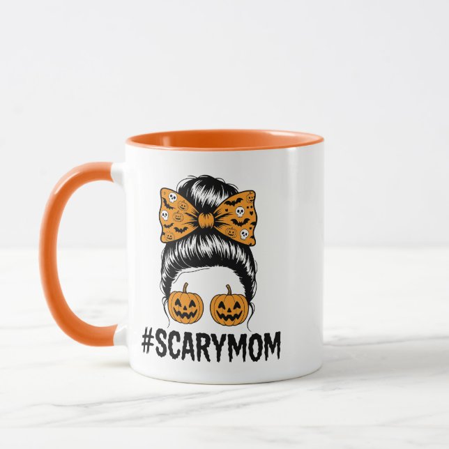 Messy Bun Scary Mom Halloween Tasse (Links)