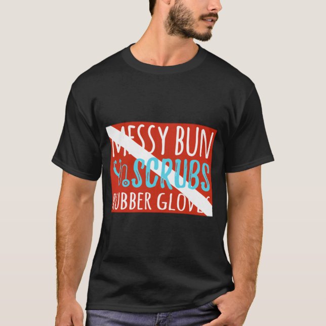 Messy Bun Scrubs Rubber Handschuhe Ärzteassistent T-Shirt (Vorderseite)