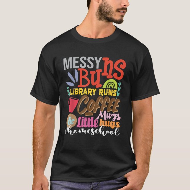 Messy Buns Library führt Coffee Mugs Homeschool Ma T-Shirt (Vorderseite)