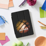 Metallic Black Orange Basketball Ball Sports iPad iPad Pro Cover<br><div class="desc">Metallic Black Orange Basketball Ball Sport Laptop Ärmel. Fügen Sie Ihren Namen hinzu oder löschen Sie ihn.</div>