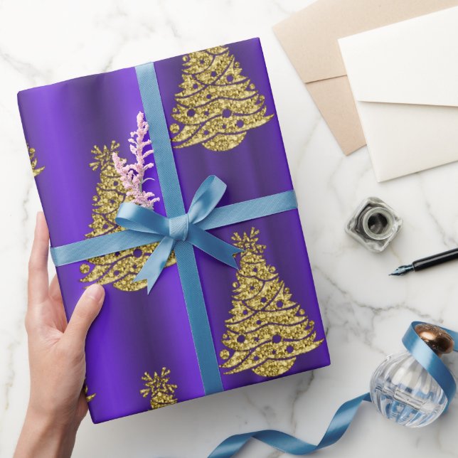 Metallic Gold Christmas Trees on Purple Christmas Geschenkpapier (Schenken)