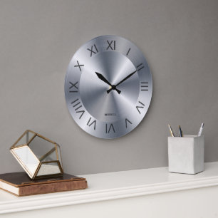 Metallische Edelstahltextur Individuelles Monogram Große Wanduhr