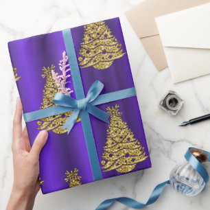Metallische goldene Weihnachtsbäume auf lila Weihn Geschenkpapier