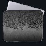 Metallische Grau- und Schwarz-Paisley-Spitze Laptopschutzhülle<br><div class="desc">Eleganter metallischer,  dunkelgrau,  gebürsteter Aluminium-Hintergrund mit schwarzem Blumenpaisley Spitze.</div>