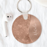 Metallische Rose Gold Glitzer Personalisiert Schlüsselanhänger<br><div class="desc">Einfach personalisieren Sie diese Rose goldgebürstetes Metall und glamouröse Imitate Glitzer gemusterten Schlüsselanhänger mit Ihrem eigenen individuelle Name.</div>