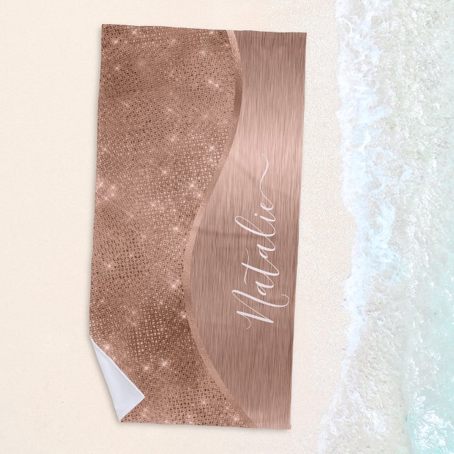 Metallische Rose Gold Glitzer Personalisiert Strandtuch (Shine bright like a diamond with this metallic rose gold glitter beach towel.)