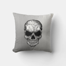 Metallischer Kristallschädel auf Edelstahl-Effekt Kissen