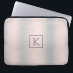 Metallisches silbergraues, gebürstetes Aluminium-L Laptopschutzhülle<br><div class="desc">Der silbergraue,  schwarzgraue Aluminiumhintergrund ist schick.</div>