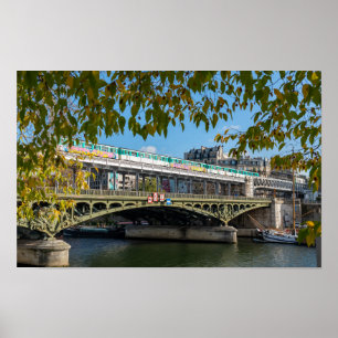Metro auf der Bir-Hakeim-Brücke - Paris, Frankreic Poster