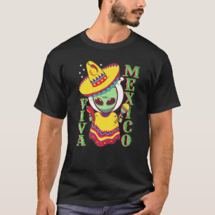 Mexican Poncho Cinco De Mayo Alien Sombrero Fiesta T-Shirt
