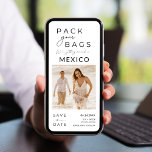 Mexico Beach Destination Foto Wedding Save The Date<br><div class="desc">Diese Mexiko Destination Beach Wedding Save the Date Card erfasst das Wesentliche Ihrer romantischen Strandhochzeit. Das Foto in der Mitte zeigt ein schönes Bild des glücklichen Ehepaares und gibt einen Einblick in die Geschichte der Liebe und in die atemberaubende Umgebung, in der man sich mit Gelübden austauschen kann. Passen Sie...</div>