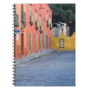 Mexico, San Miguel de Allende, Häuser entlang Notizblock