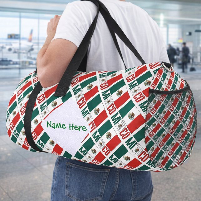 Mexikanische Flagge gepflasterte grüne Personalisi Duffle Bag (Personalized duffel bag has tiled Mexican Flag and MEXICO in flag colors. White fractal for name.)