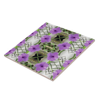 Mexikanische Petunien und Latticework Fliese