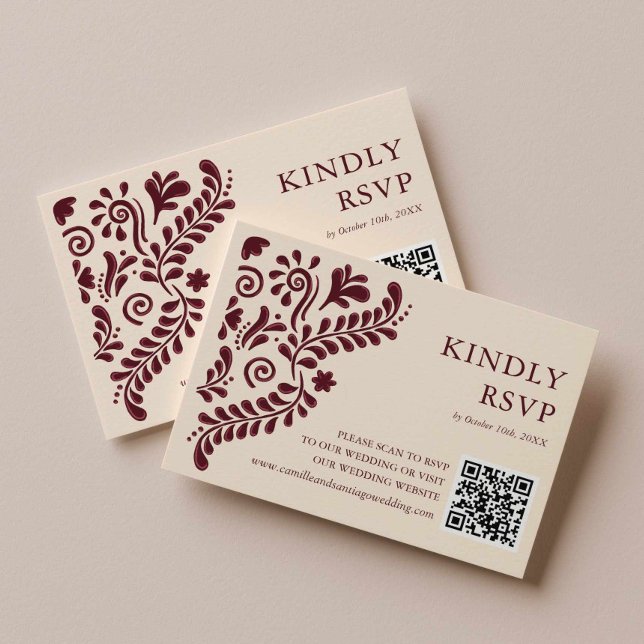 Mexikanischer Burgunder-Hochzeits-QR-Code RSVP Karte (Burgundy Talavera Kindly Rsvp Card)