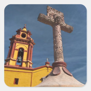 Mexiko, Bernal. Blick auf Iglesia de San Sebastian Quadratischer Aufkleber