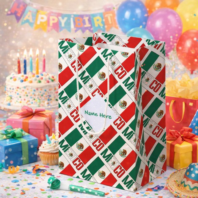 Mexiko Flag Tiled Green Personalisiert Mittlere Geschenktüte (Personalized medium gift bag has tiled Mexican Flag and MEXICO. Add name inside white fractal.)