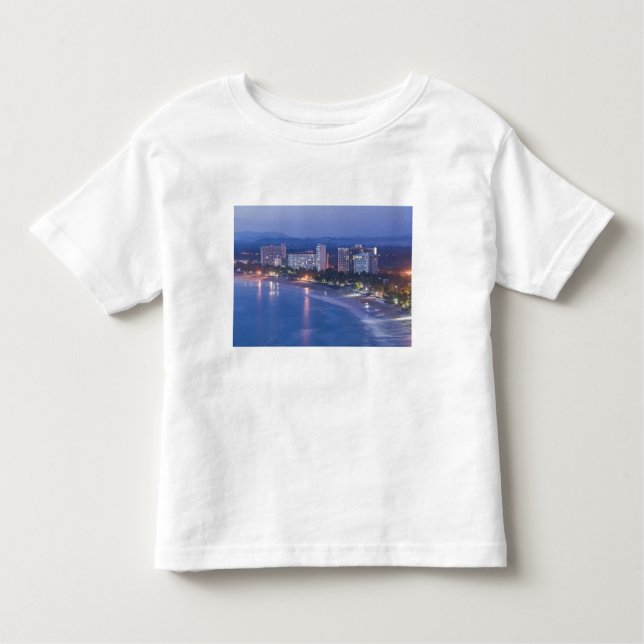 Mexiko, Guerrero, Ixtapa. Ixtapa Hotels entlang Kleinkind T-shirt (Vorderseite)