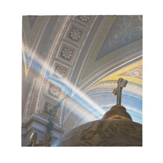 Mexiko, Morelia. Sonnenstrahlen dringen in das Inn Notizblock