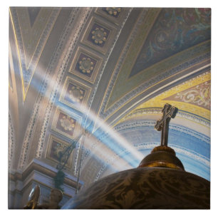 Mexiko, Morelia. Sonnenstrahlen dringen ins Innere Fliese