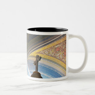 Mexiko, Morelia. Sonnenstrahlen durchdringen das I Zweifarbige Tasse