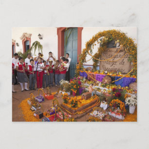 Mexiko, Provinz Oaxaca, Ocotlan, Schüler in Postkarte
