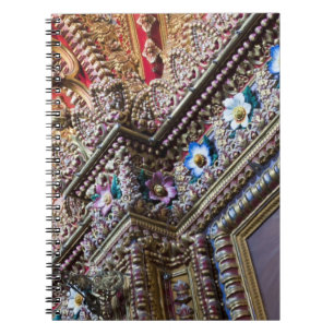 Mexiko, Queretaro. Detail im Inneren einer aufwend Notizblock