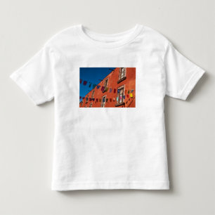 Mexiko, San Miguel de Allende. Farbige Banner Kleinkind T-shirt