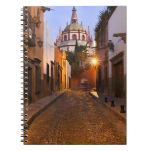 Mexiko, San Miguel de Allende. Früher Morgen Notizblock