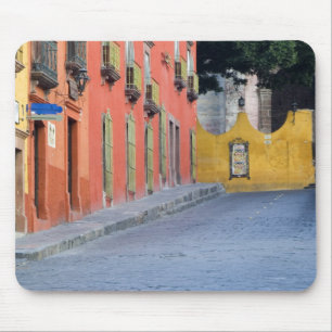 Mexiko, San Miguel de Allende, Häuser entlang Mousepad