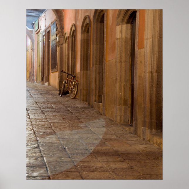 Mexiko, San Miguel de Allende, Sidewalk mit Poster (Vorne)