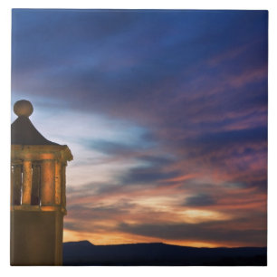 Mexiko, San Miguel de Allende. Sonnenuntergang übe Fliese