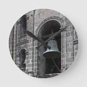 Mexiko-Stadt, Zocalo. Die Glockentürme Runde Wanduhr