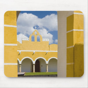 Mexiko, Yucatan, Izamal. Das Franziskanerkloster 2 Mousepad