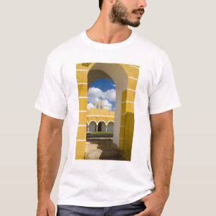 Mexiko, Yucatan, Izamal. Das Franziskanerkloster 2 T-Shirt