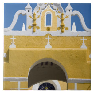 Mexiko, Yucatan, Izamal. Das Franziskanerkloster Fliese