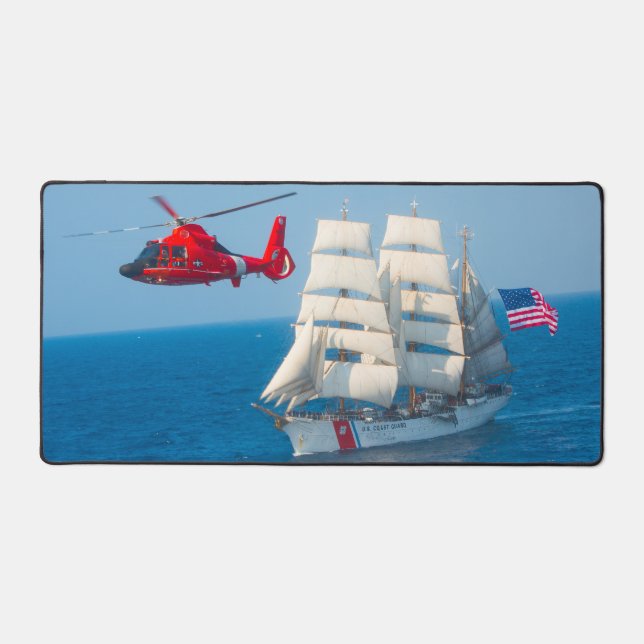 MH-65D DOLPHIN und USCGC EAGLE Schreibtischunterlage (Vorderseite)
